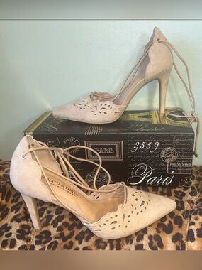 Christian Siriano Cream Tan Cut Out Ankle Lace Up Wrap Around Heeled Shoes